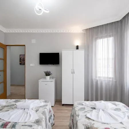 Terrace Hotel *